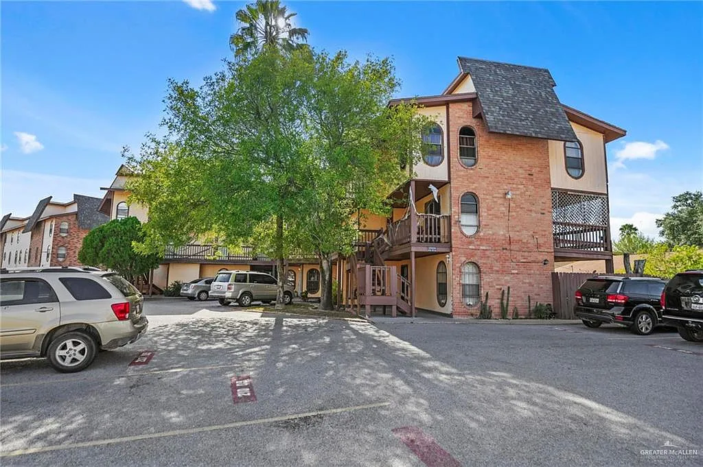 2 bed, 1.5 bath, 994 sqft, $790 — Photo 3