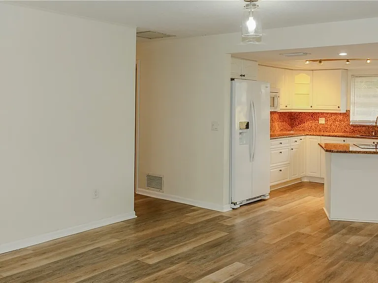 5654 Eichen Cir W — Photo 11