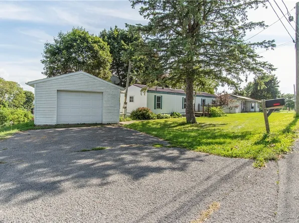 401 W Grove St, Dexter, NY 13634