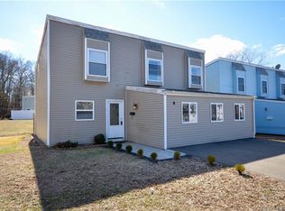 6 Inverness Sq, Middletown, CT 06457