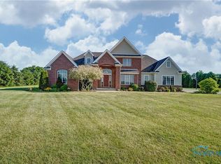 15862 W Poe Rd, Bowling Green, OH 43402