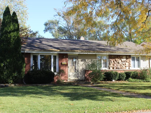 13101 E Playfield Dr, Crestwood, IL 60418