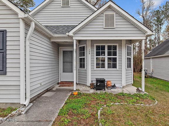 3rd image of 124 Basswood Court