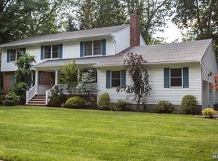 259 Knoll Dr, Park Ridge, NJ 07656