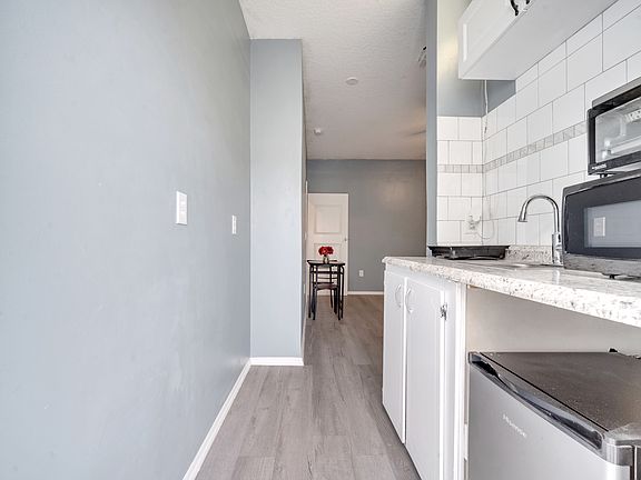 5th image of 1143 Forest Gate Cir