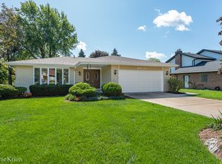 16W717 89th Pl, Willowbrook, IL 60527
