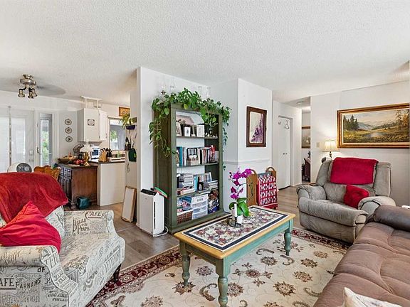 5th image of 102 N Thorson Cres