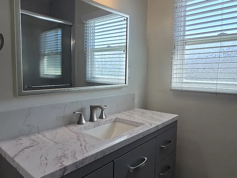 521 N Vermont Ave — Photo 22