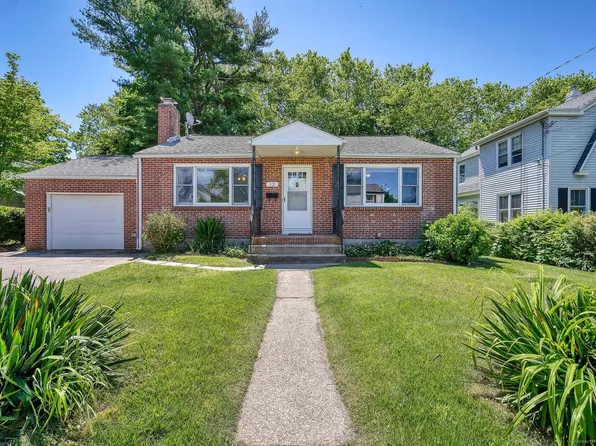 12 Mansfield Road, New London, CT 06320