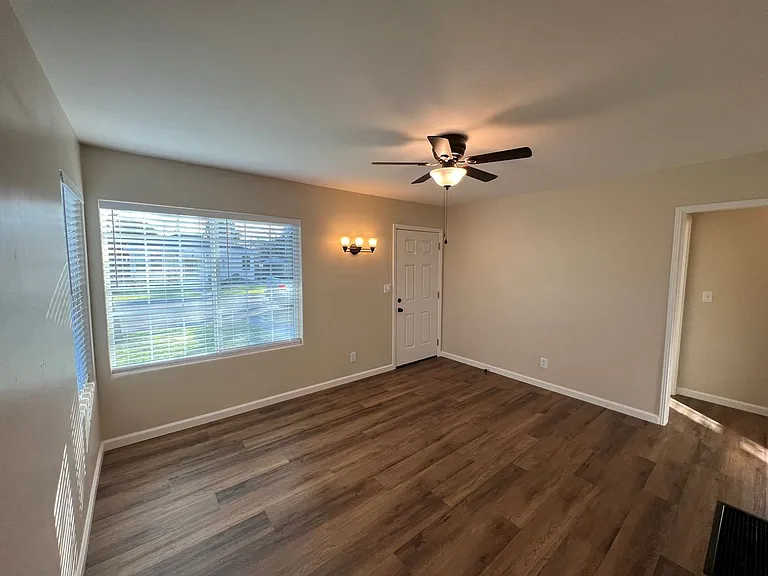 102 Village Rd — Photo 4