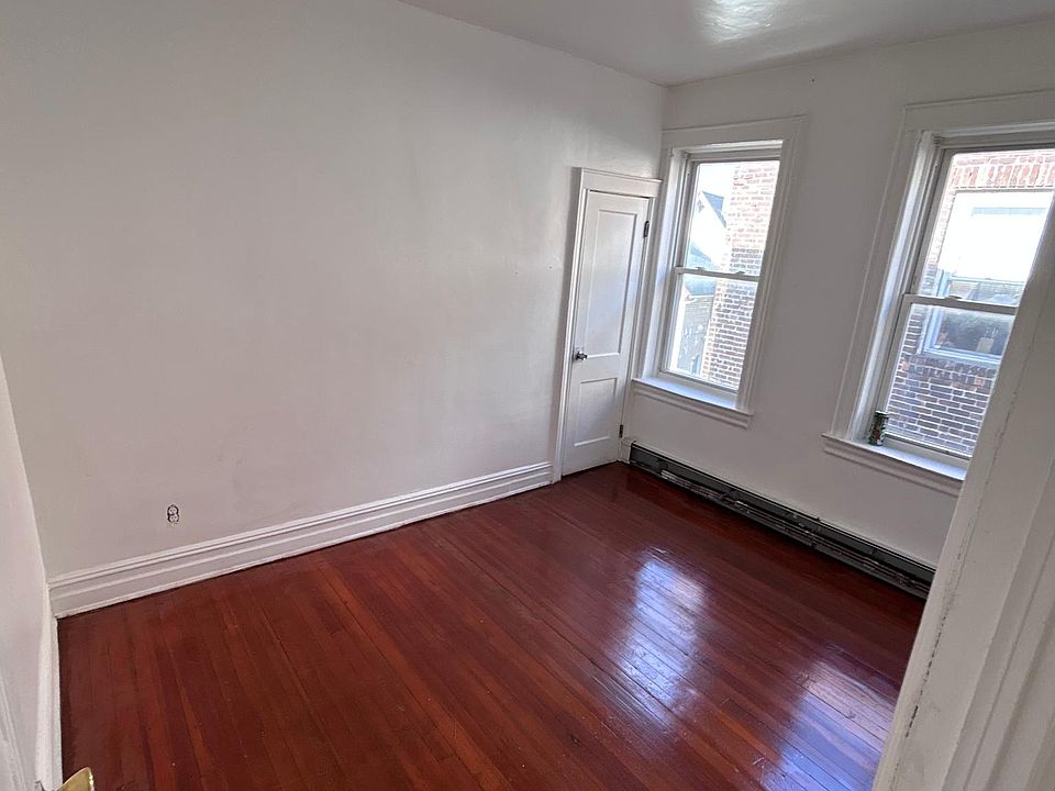 2nd image of 757 Hancock Ave