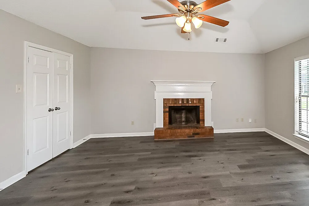 3 bed, 2.0 bath, 1400 sqft, $1,610 — Photo 3