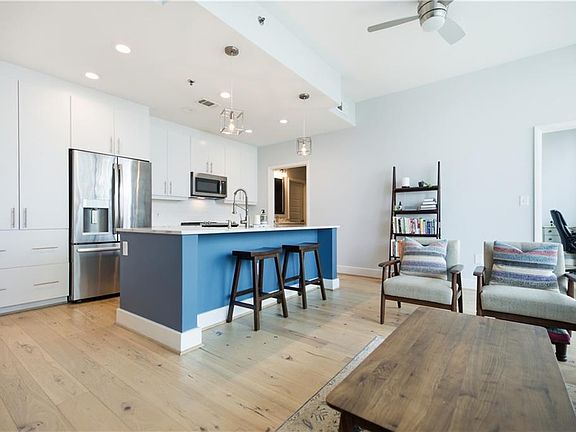 4th image of 1080 Peachtree St NE Unit 1212