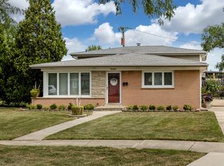 9335 Overhill Ct, Morton Grove, IL 60053