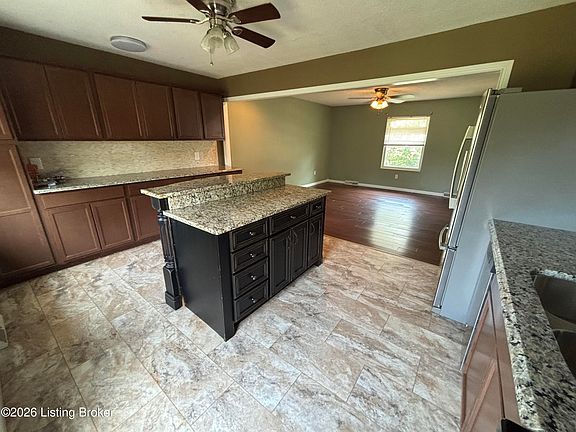5th image of 212 Bluegrass Rd