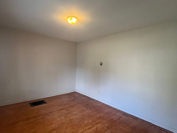 3rd image of 225 E Parkway Ave #1