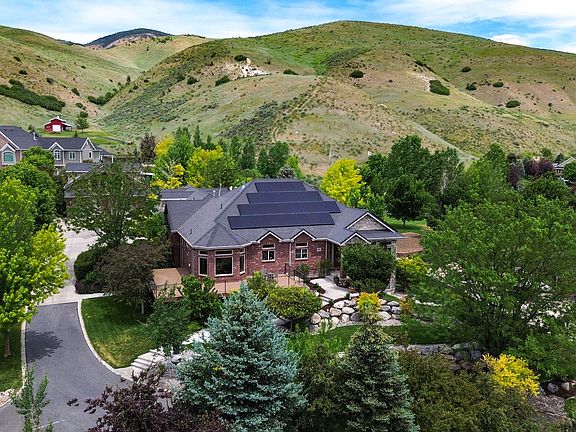 5th image of 3990 Summer Ridge Rd