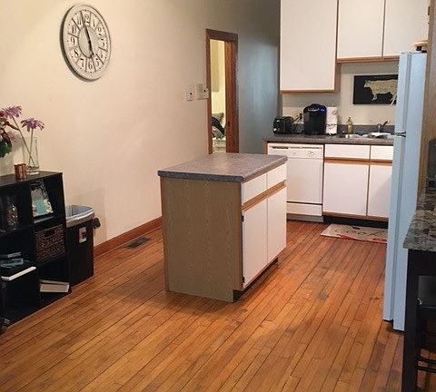 3rd image of 1029 N Wood St