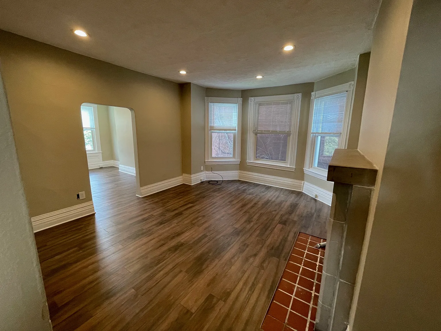 2 bed, 1200 sqft, $1,900 — Photo 2