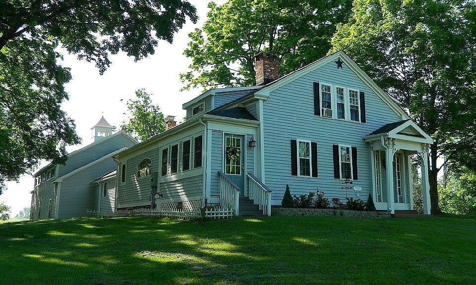 129 S Main St, East Granby, CT 06026 Zillow