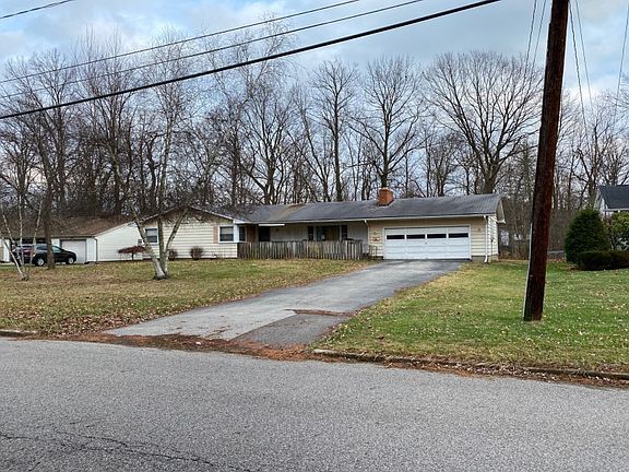 2nd image of 1637 Lancaster Dr