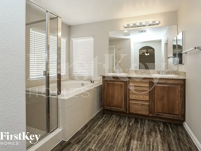 4032 Villa Serena Ln — Photo 8