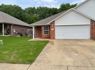 2324 W Skyler Dr, Fayetteville, AR 72703
