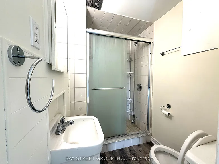 445 Harcourt Dr — Photo 8