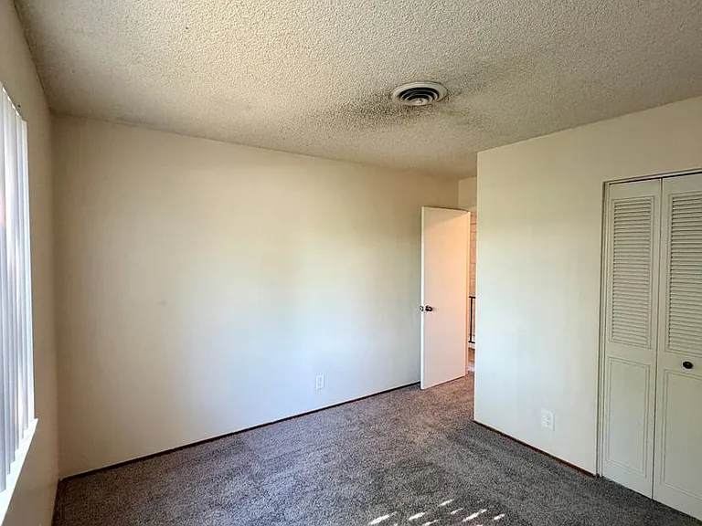 3260-3276 3306 Alexander Dr — Photo 10