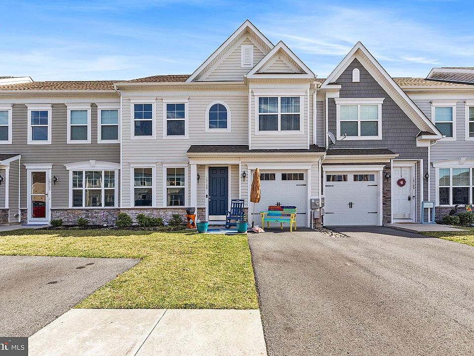 1st image of 19188 Sandstone Ln