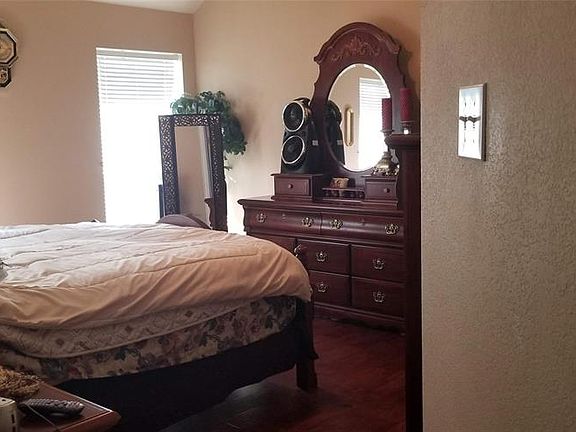 3rd image of 317 Wallford Ln