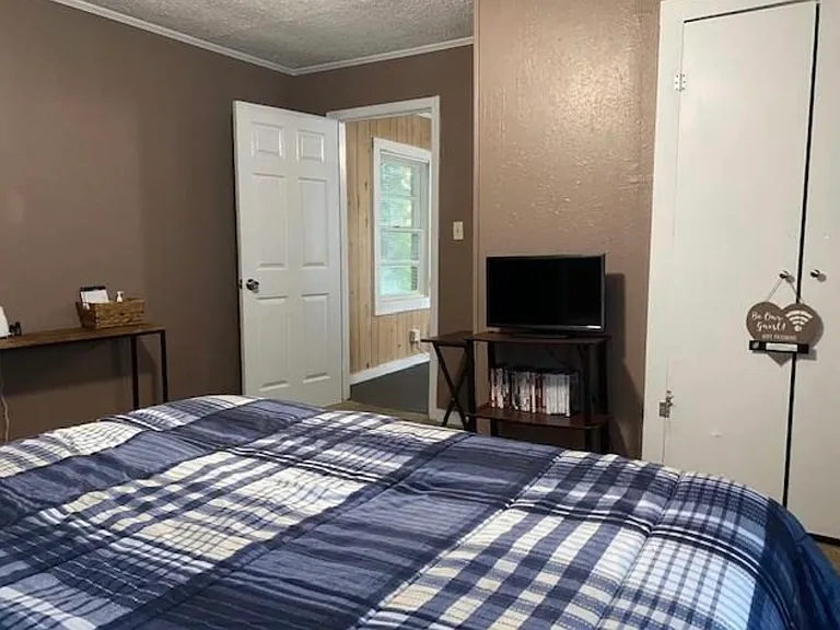 4 E Woodlawn Ave — Photo 4