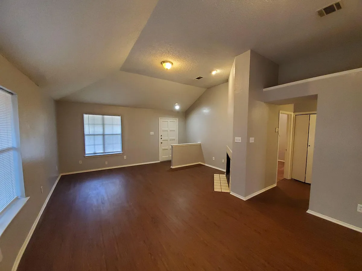 Building Photo - 10212 Hillhouse Ln