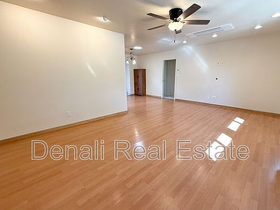 4th image of 710 E Hermosa Dr