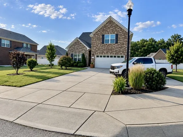 739 Reflections Ln, Pleasant View, TN 37146