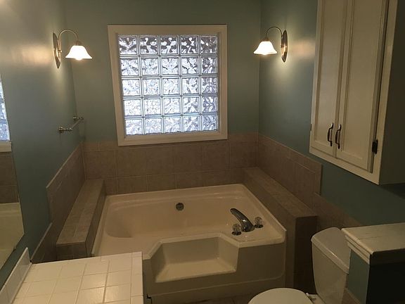 Master Bath with soaking tub