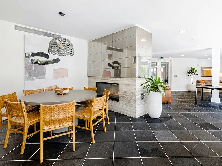 Resident Lounge | Brio Apartments | Apartment in Glendale, CA