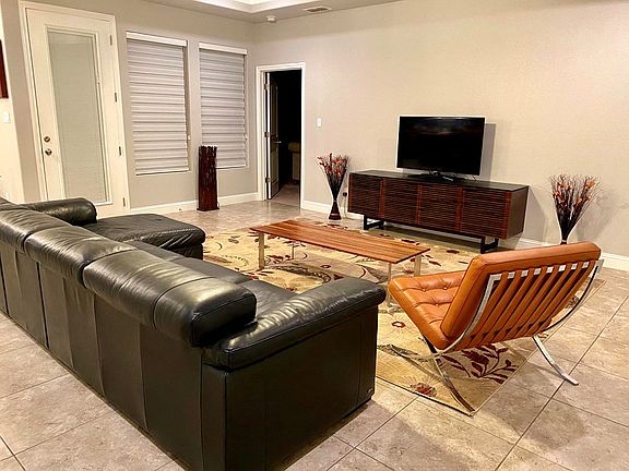 3rd image of 82 Berkshire Cir