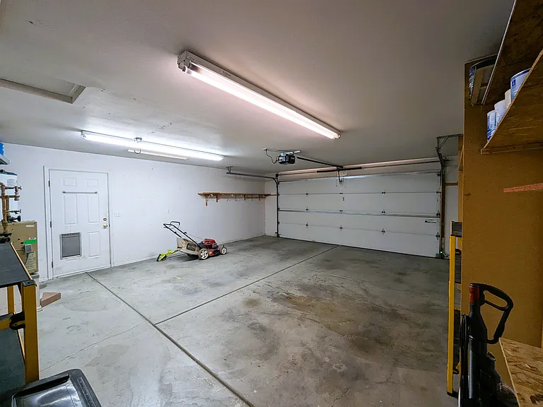 460 1/2 E Scenic Dr — Photo 21
