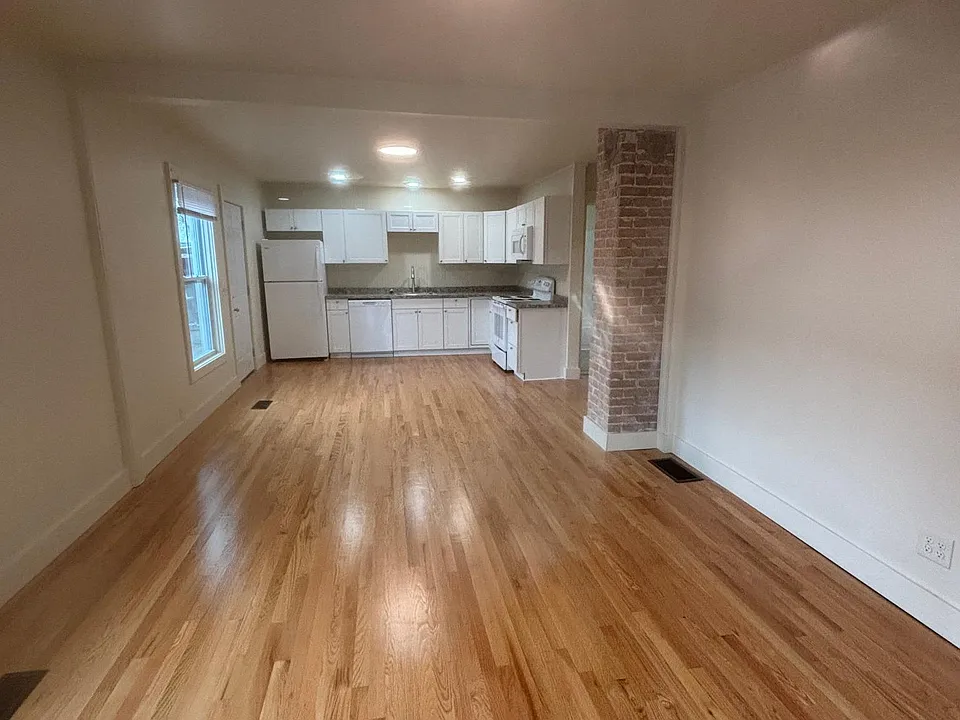 44 Geer St #1
