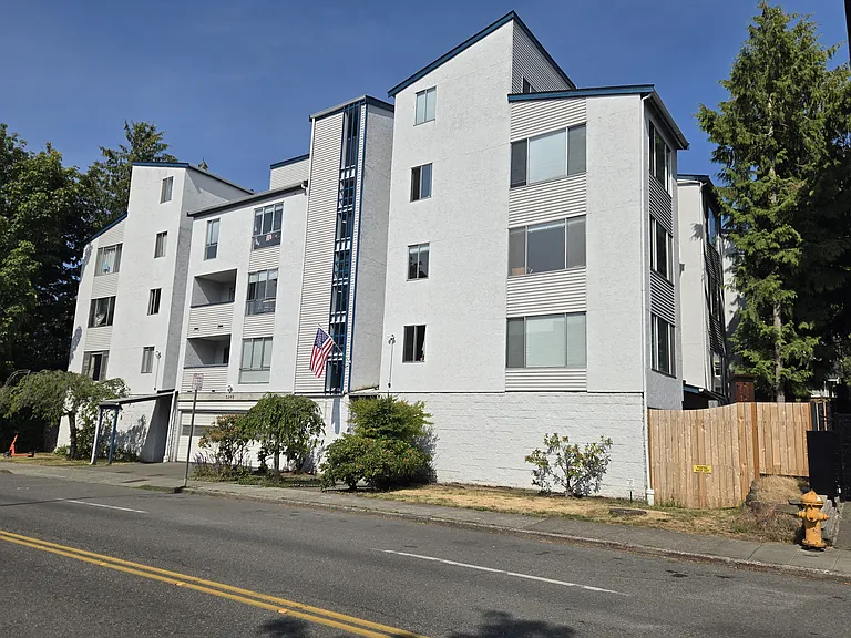 5240 15th Ave NE #101 — Photo 1
