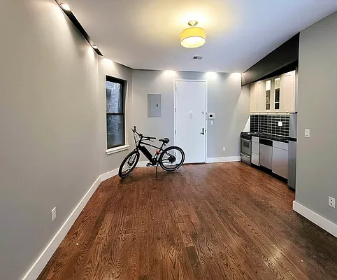 Rented by Artur Gutman, LREB | media 2