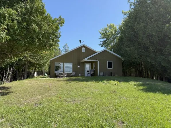 35612 S Anna Dr, Drummond Island, MI 49726