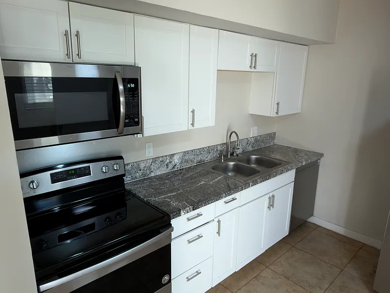502 E Glenn St #1 — Photo 3