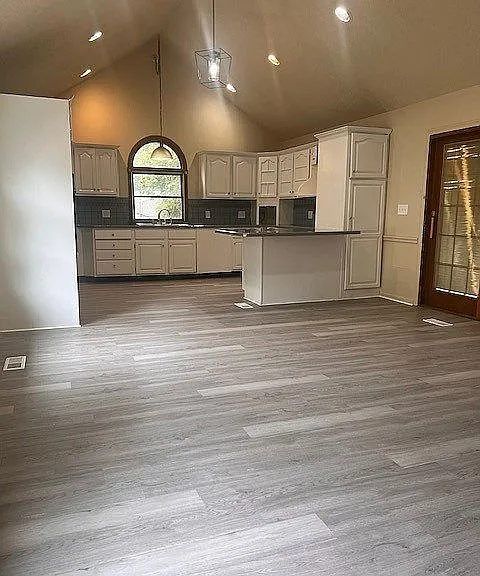 62 Indianola Rd — Photo 1