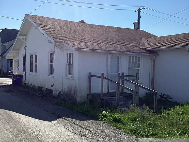 24 N Diamond St — Photo 2