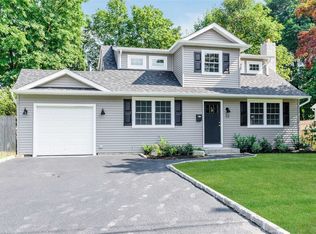 32 Armell St, Huntington Station, NY 11746