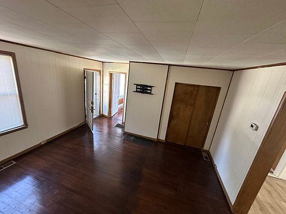 5th image of 26 Dallas Ave