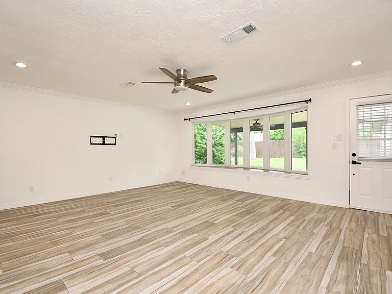5951 Beaudry Dr — Photo 16