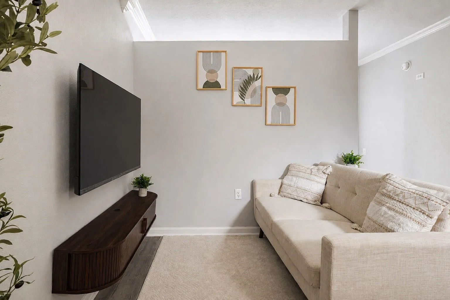 1 bed, 1.0 bath, 16924 sqft, $999 — Photo 3